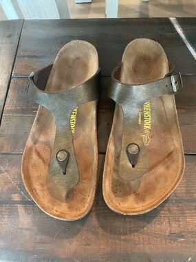Birkenstock bronze Gizeh sandals 39 Women’s 8-8.5 Men’s 6-6.5